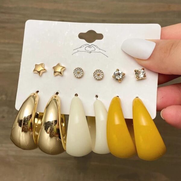 Elegant Gold and Yellow Teardrop Earrings Set with Studs